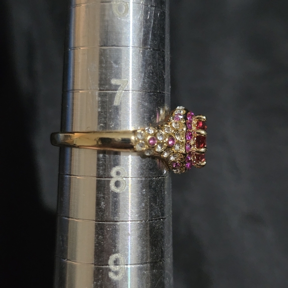Elegant Gold Tone and Red Gemstone Fashion Ring Size 7 1/2 - Picture 5 of 5